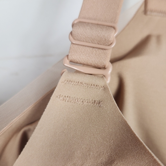 Honeylove Mesh CrossOver V-Neck Wireless Bra in Sand 40 C/D (1X) - Picture 8 of 12